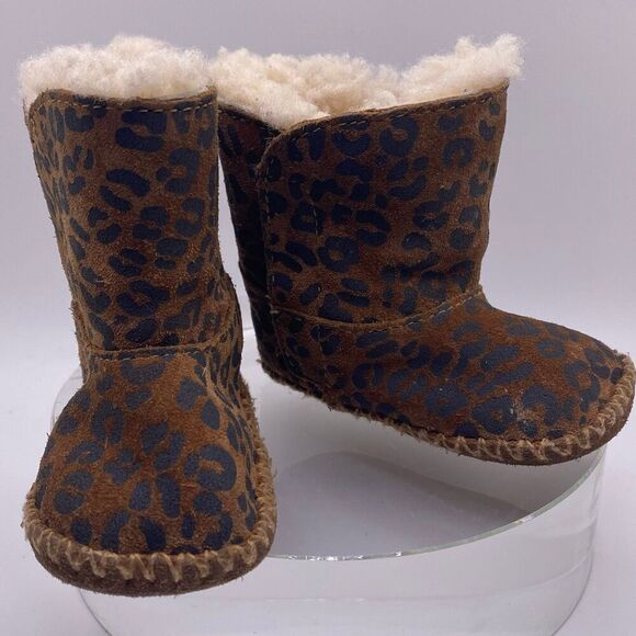 UGG Baby Cassie Leopard Crib Style Size 0/1 - Picture 1 of 6